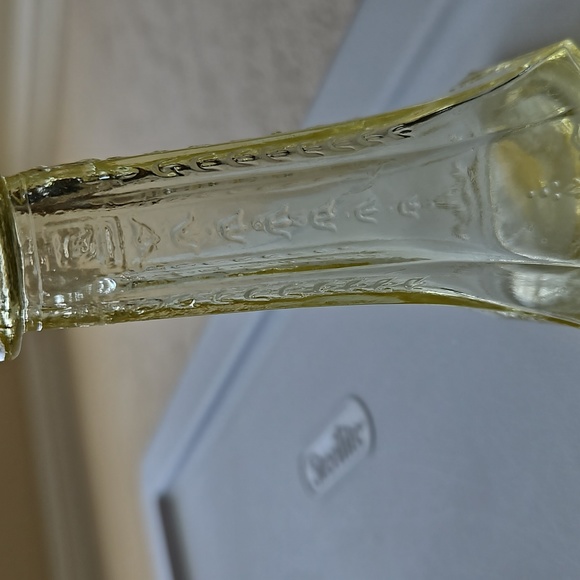 Vintage "Princess" Pattern Salt and Pepper Shakers Depression Glass - Picture 8 of 10